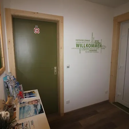 Haus Hoellerer Апартаменты Уттендорф